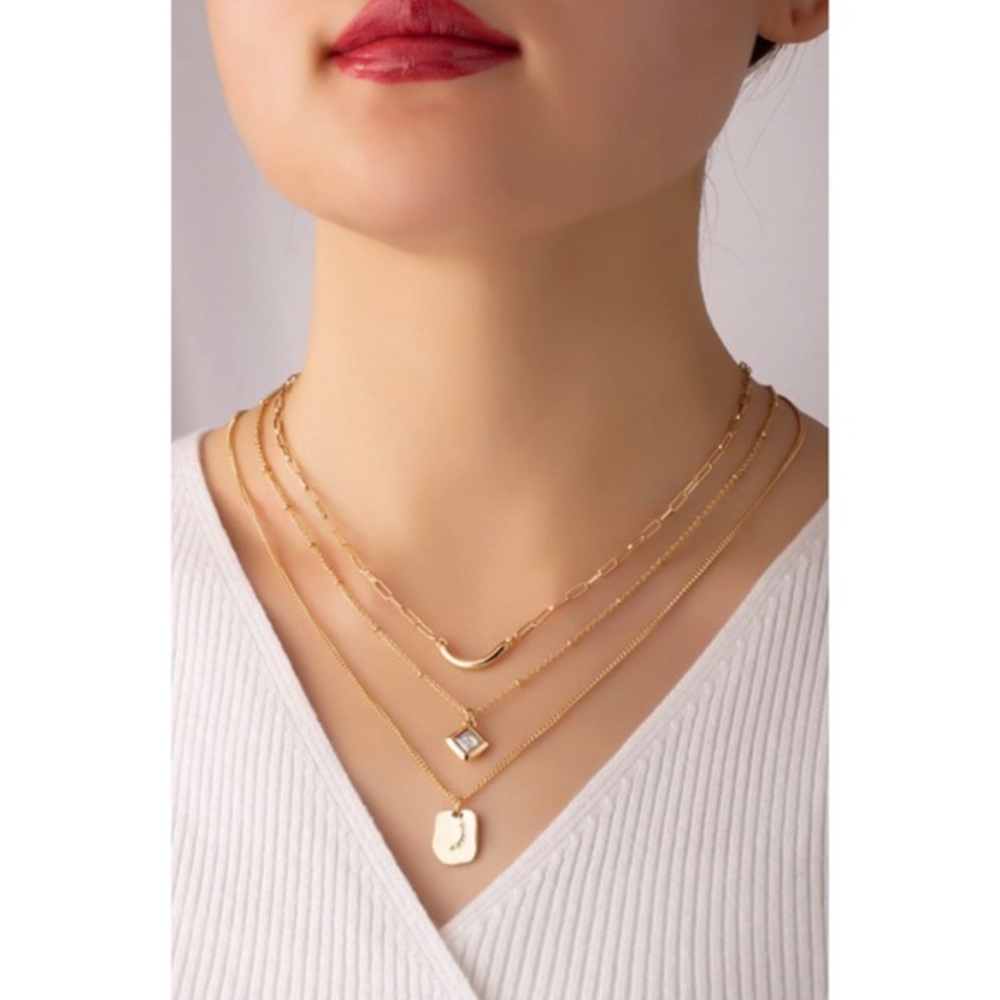 Layered curve bar and stone necklace